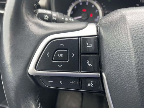 Used 2023 Toyota Highlander LE image 31