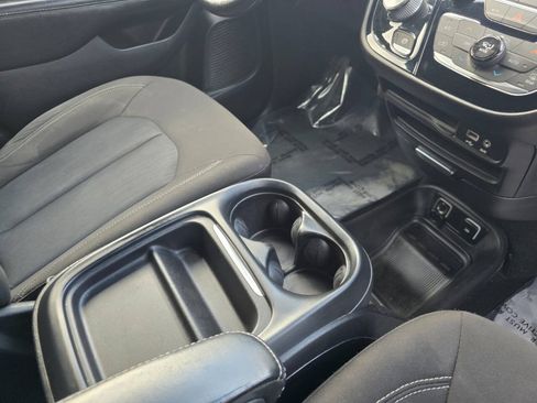 Used 2020 Chrysler Pacifica Touring w/ Advanced Safetytec Group FWD image 56