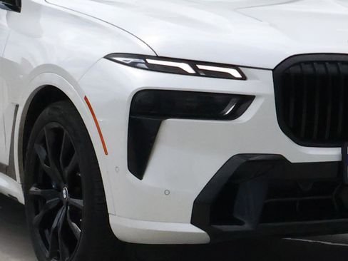 Used 2026 BMW X7 xDrive40i w/ Executive Package image 8