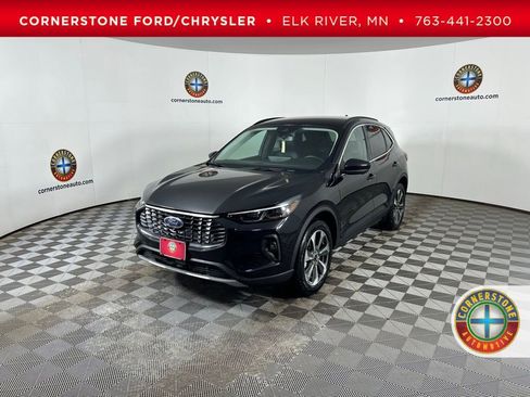 Used 2024 Ford Escape Platinum image 1