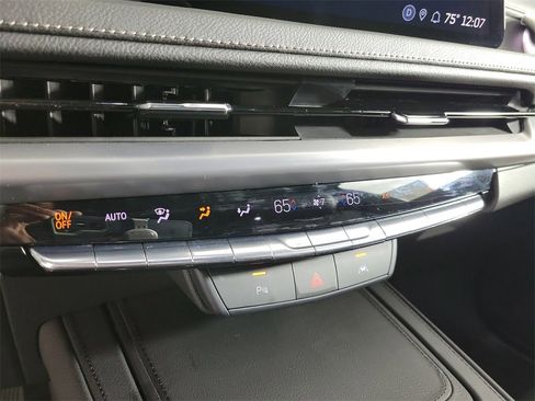 Certified 2025 Cadillac XT4 Premium Luxury image 27