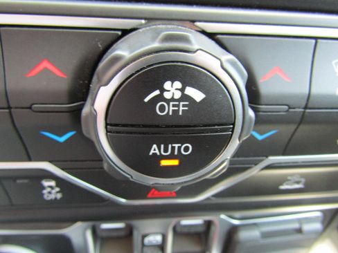 Used 2022 Jeep Gladiator Sport AWD/4WD image 29