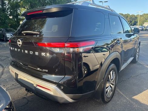 Used 2022 Nissan Pathfinder SL image 3