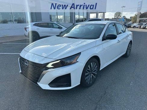 Used 2025 Nissan Altima 2.5 SV image 1