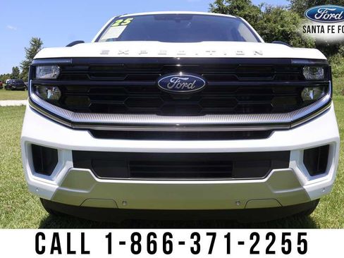 Used 2025 Ford Expedition Platinum AWD/4WD image 7