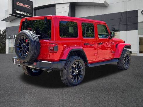 Used 2025 Jeep Wrangler Unlimited Sahara AWD/4WD image 22