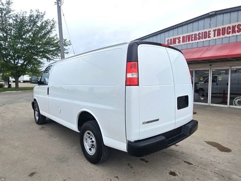 Used 2024 Chevrolet Express 2500 w/ Driver Convenience Package RWD image 7