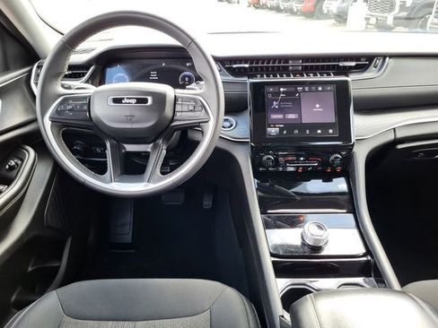 Used 2023 Jeep Grand Cherokee L Laredo image 25
