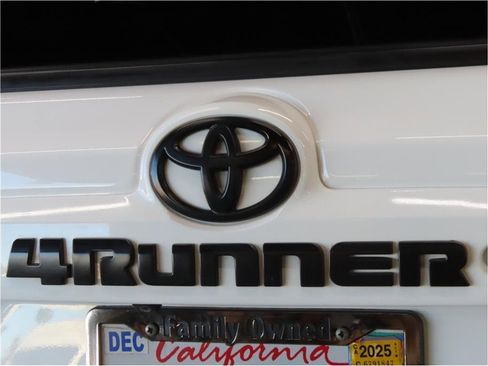Used 2016 Toyota 4Runner SR5 Premium image 27