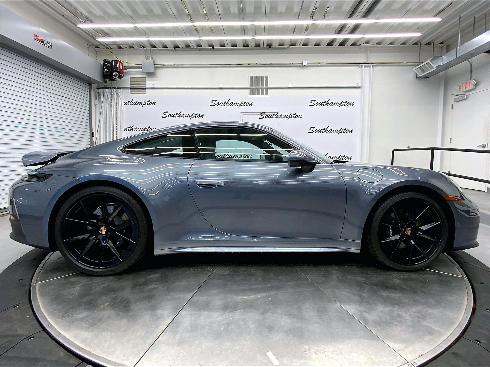 Used 2026 Porsche 911 Carrera RWD image 8