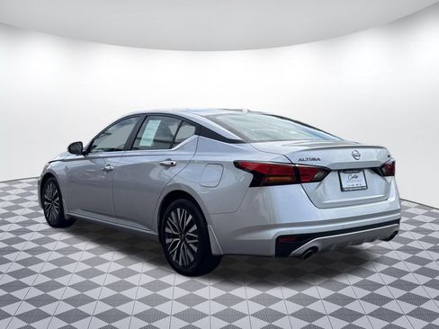 Used 2024 Nissan Altima 2.5 SV w/ SV Premium Package FWD image 5