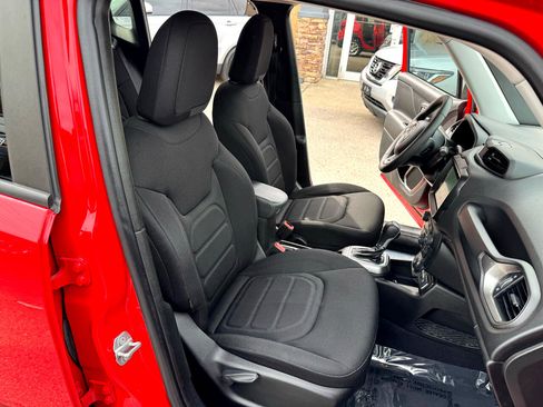 Used 2022 Jeep Renegade Latitude image 18