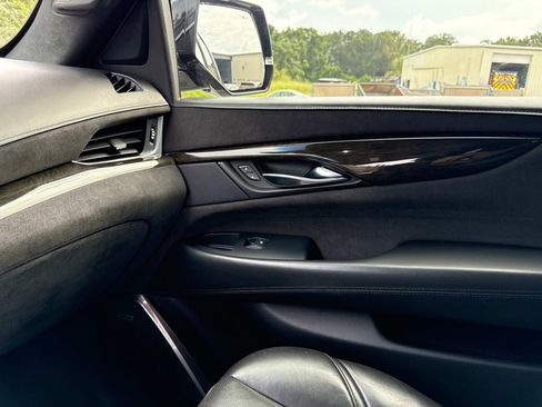 Used 2020 Cadillac Escalade Platinum image 22