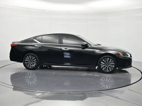 Used 2023 Nissan Altima 2.5 SV FWD image 4