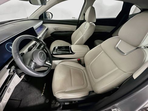 Used 2025 Hyundai Tucson Limited FWD image 13
