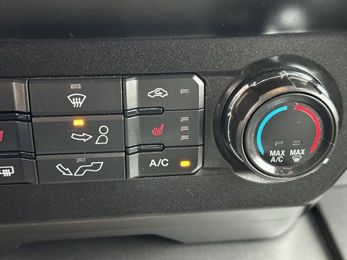 Used 2020 Ford F150 XLT w/ Equipment Group 302A Luxury AWD/4WD image 25