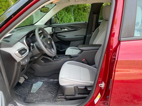 Used 2021 Chevrolet TrailBlazer LS FWD image 9