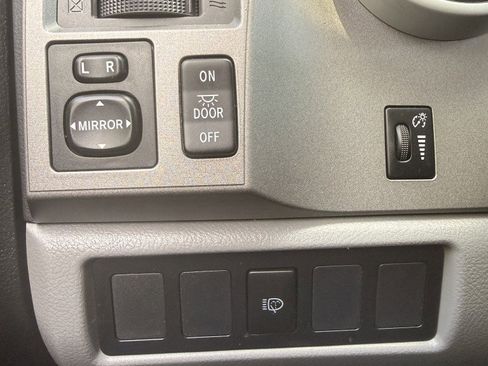 Used 2012 Toyota Sequoia SR5 w/ Premium Pkg RWD image 31