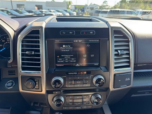 Used 2015 Ford F150 Platinum w/ Equipment Group 701A Luxury AWD/4WD image 16