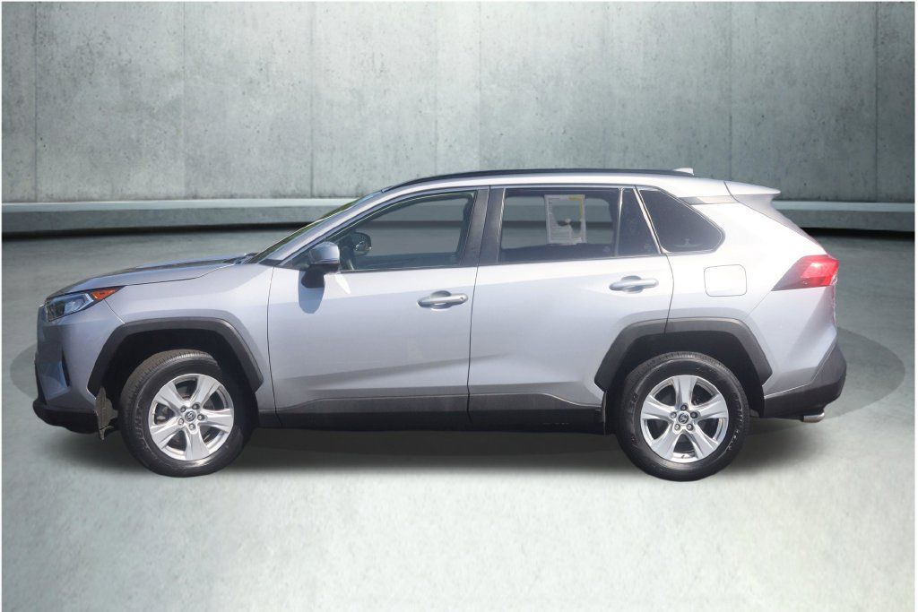 Certified 2019 Toyota RAV4 XLE AWD/4WD image 32