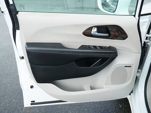 Used 2021 Chrysler Pacifica Limited w/ Premium & Safety Sphere Group AWD/4WD image 26