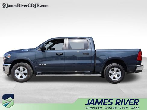 Used 2025 RAM 1500 Big Horn AWD/4WD image 2
