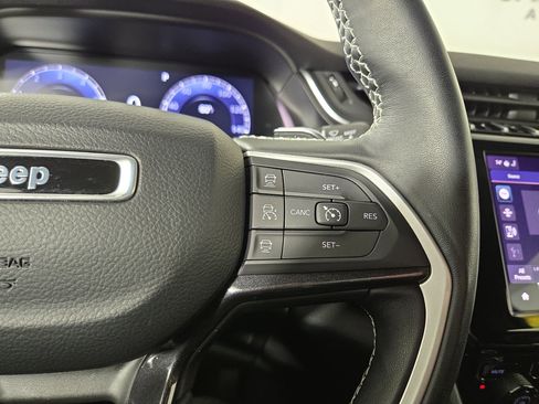 Used 2022 Jeep Grand Cherokee Altitude image 16