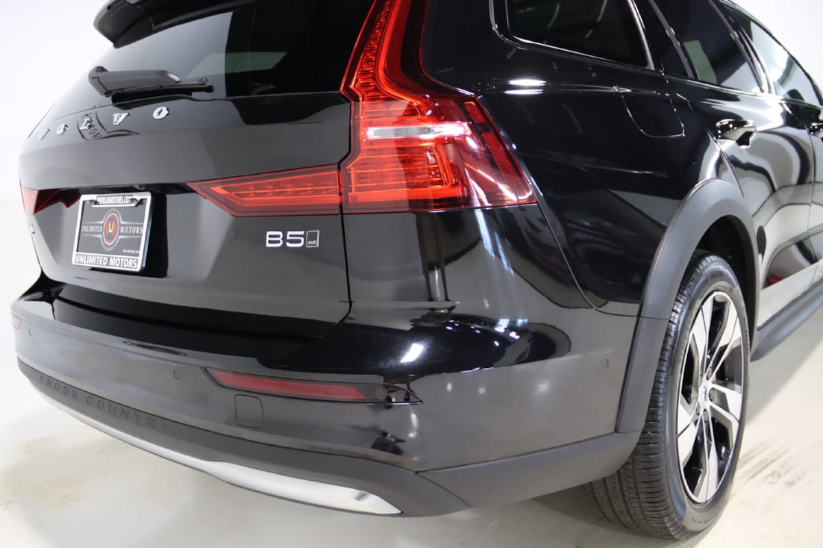 Used 2026 Volvo V60 B5 Cross Country Plus AWD/4WD image 11