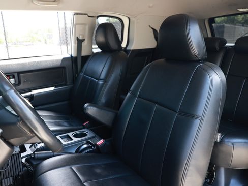 Used 2010 Toyota FJ Cruiser 4WD image 10