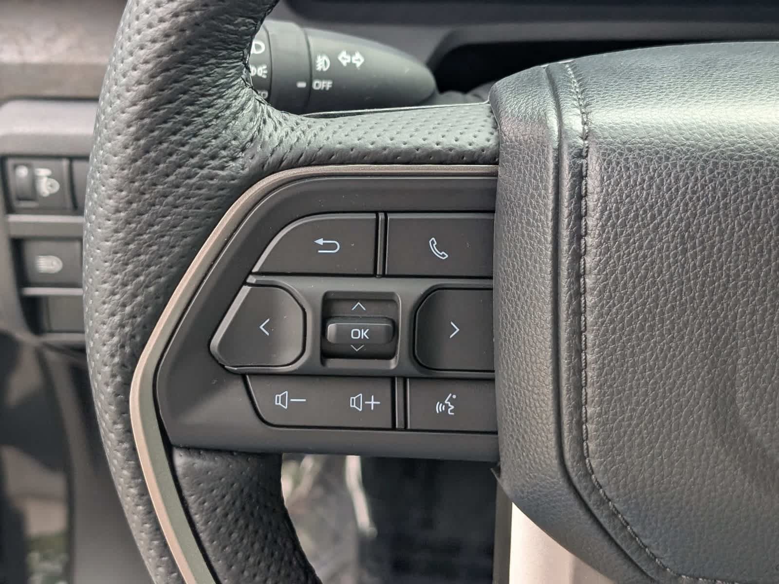 Used 2024 Toyota Tacoma Limited AWD/4WD image 23