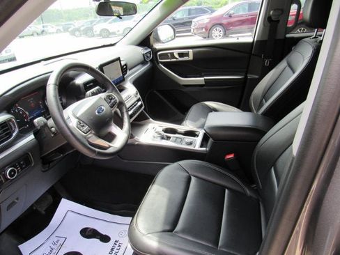 Used 2024 Ford Explorer XLT w/ Equipment Group 202A AWD/4WD image 8