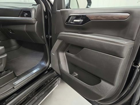 Used 2025 Chevrolet Tahoe Premier RWD image 39