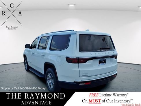 Used 2023 Jeep Wagoneer 4WD image 5