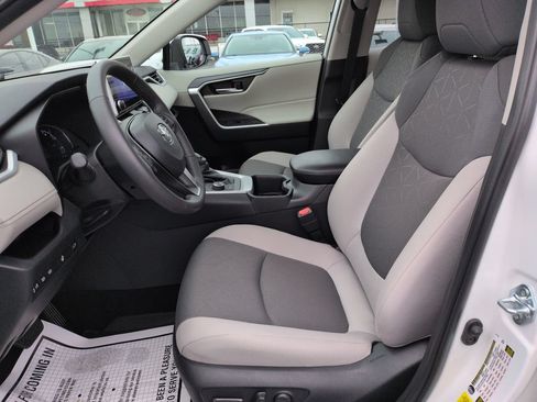 Certified 2025 Toyota RAV4 XLE w/ Convenience Package AWD/4WD image 9