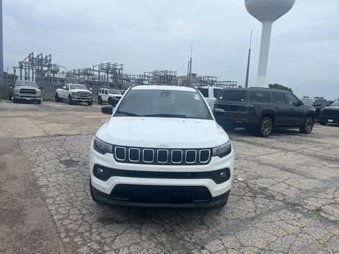 Used 2023 Jeep Compass Latitude AWD/4WD image 2