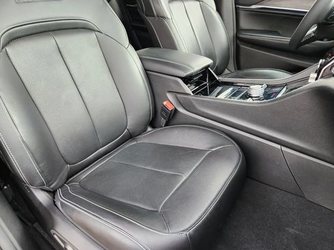 Used 2023 Jeep Grand Cherokee Overland AWD/4WD image 14