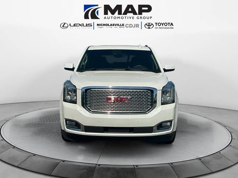 Used 2017 GMC Yukon Denali w/ Open Road Package AWD/4WD image 8
