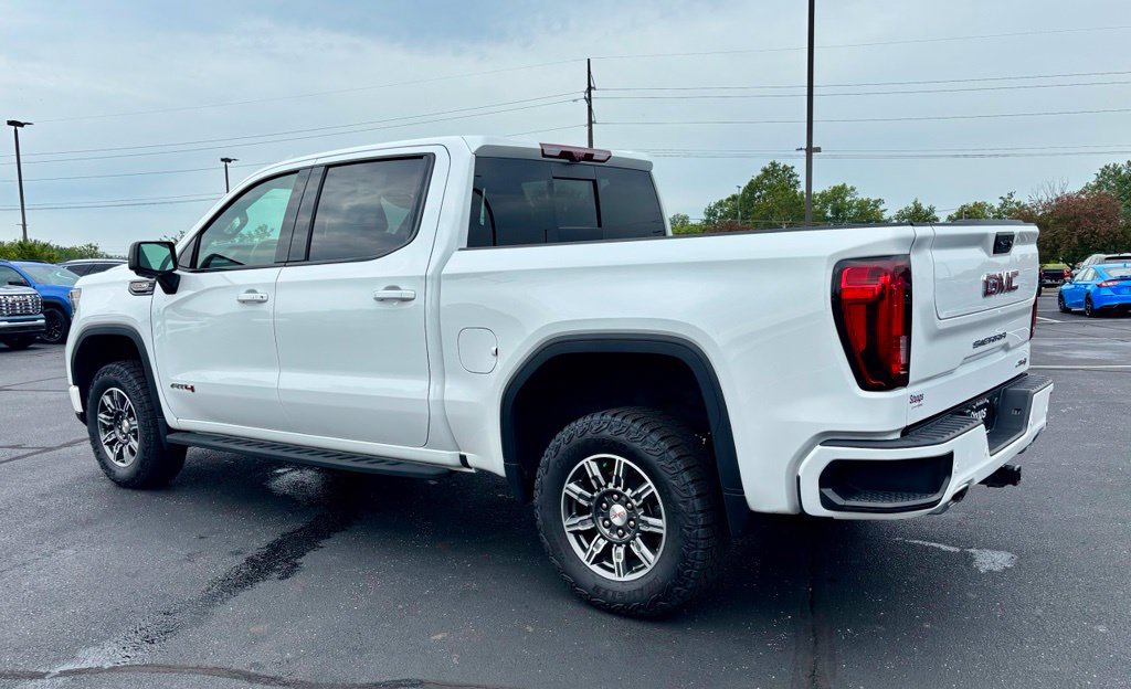 Used 2024 GMC Sierra 1500 AT4 w/ Technology Package AWD/4WD image 8