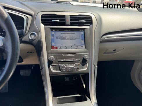 Used 2019 Ford Fusion SE FWD image 20
