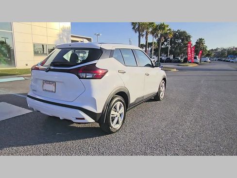 Used 2022 Nissan Kicks S image 32