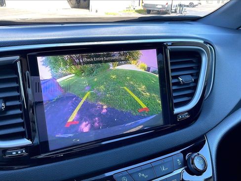 Used 2025 Chrysler Pacifica Select FWD image 20