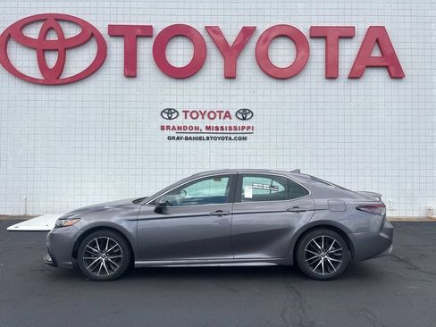 Used 2024 Toyota Camry SE FWD image 5