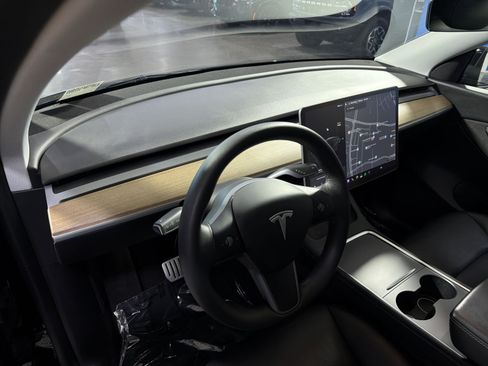 Used 2022 Tesla Model Y Performance AWD/4WD image 17