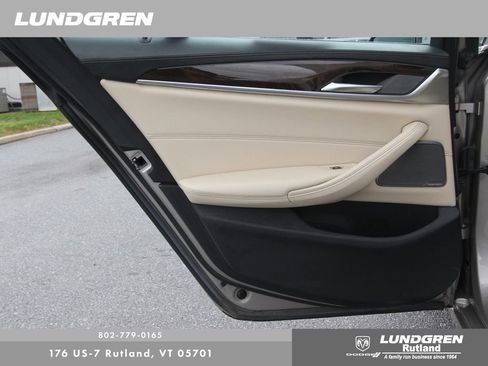 Used 2019 BMW 540i xDrive image 37