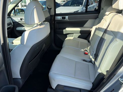 Used 2025 Hyundai Santa Fe SEL AWD/4WD image 11