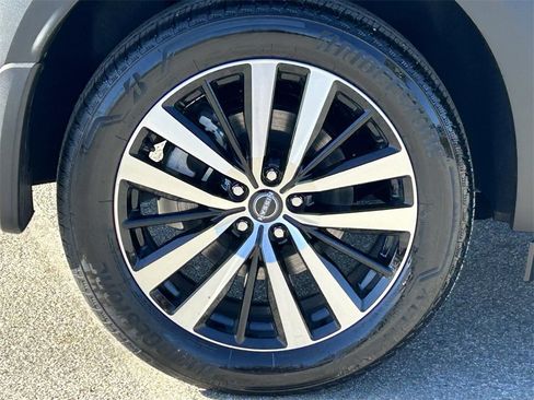 New 2025 Nissan Pathfinder Platinum image 7