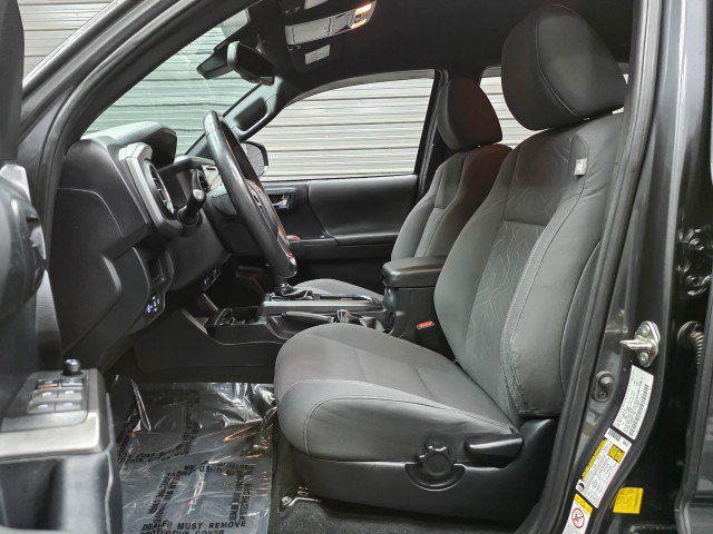 Used 2019 Toyota Tacoma TRD Sport w/ Technology Package AWD/4WD image 17