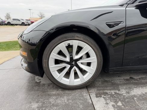 Used 2021 Tesla Model 3 Standard Range Plus image 4