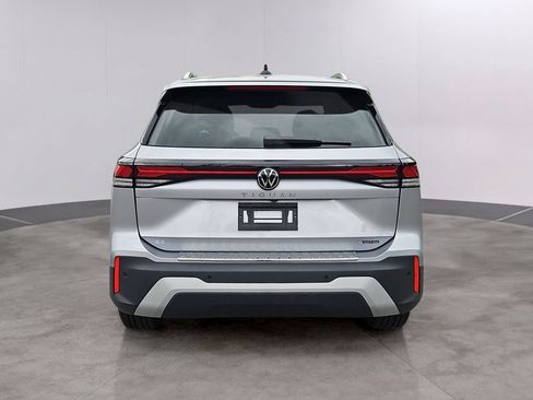 Certified 2026 Volkswagen Tiguan SE AWD/4WD image 5