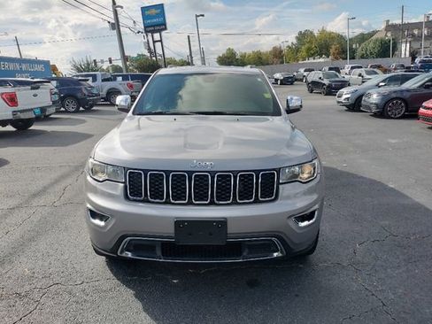 Used 2017 Jeep Grand Cherokee Limited image 2